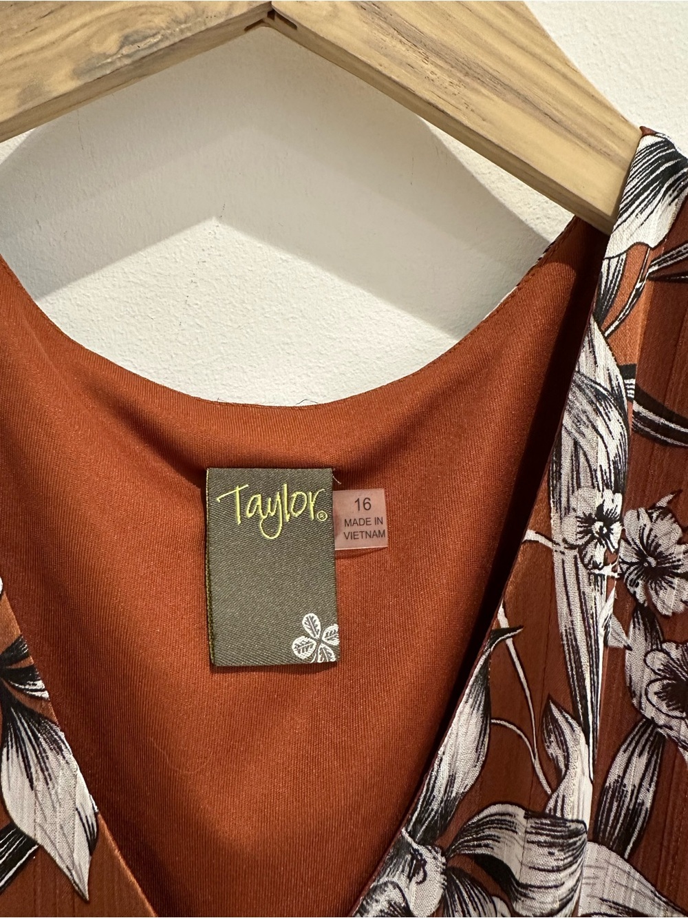Taylor Rust Brown Floral V-Neck Long Sleeve Tiered Dress - Picture 2 of 5